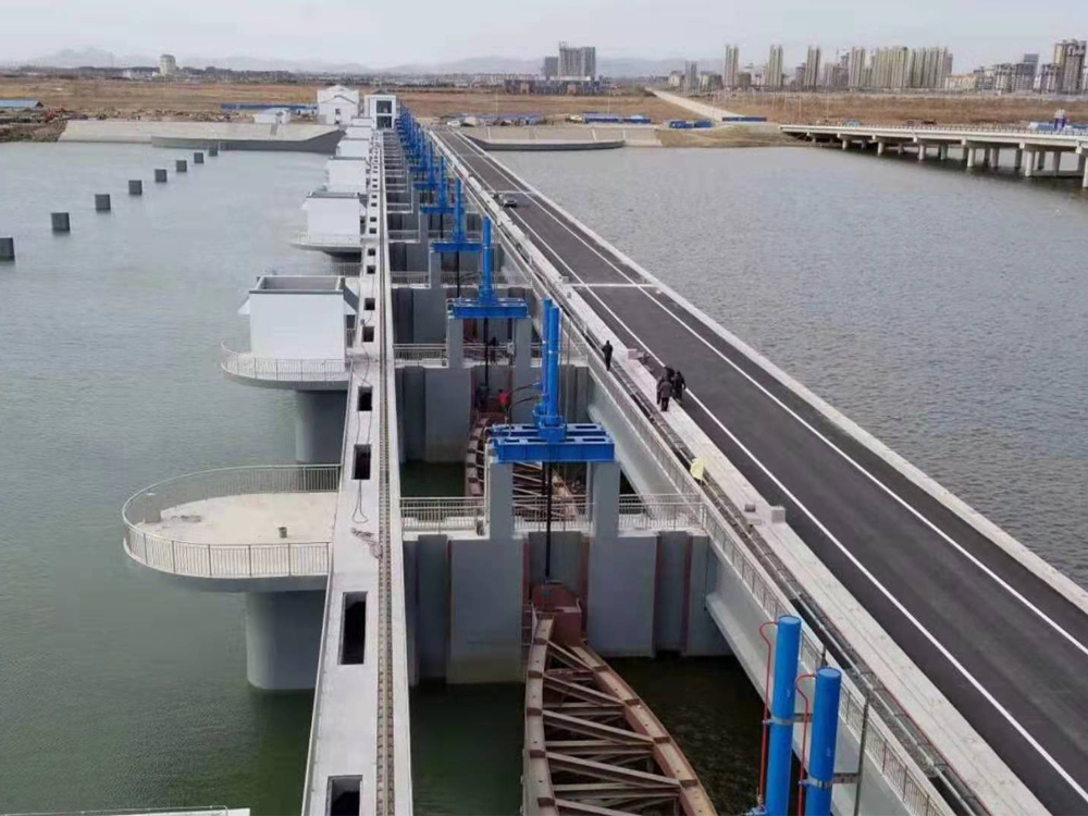 威海香水河擋潮閘，雙曲拱弧形結(jié)構(gòu)，獲發(fā)明專利