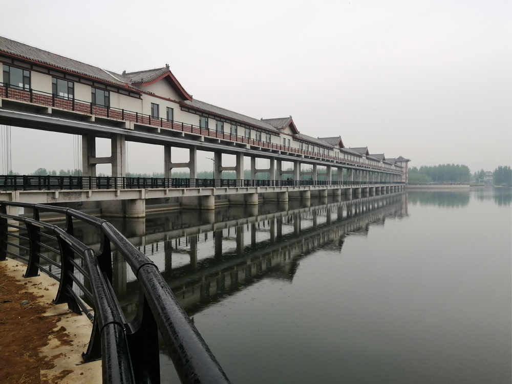 曲阜市泗河紅旗閘，12孔鋼閘門及雙吊點(diǎn)固定式啟閉機(jī)