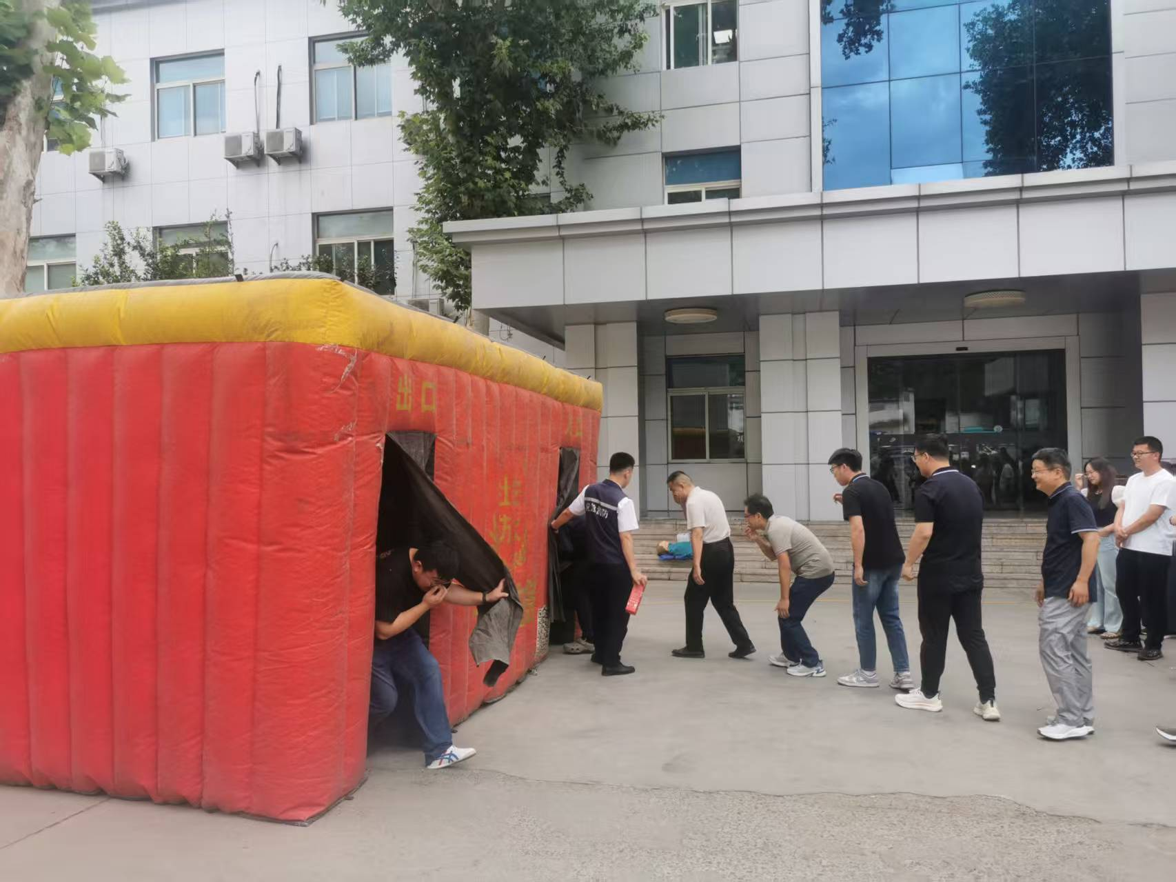 山東水設(shè)組織開(kāi)展2025年“安全生產(chǎn)月”消防知識(shí)培訓(xùn)暨應(yīng)急演練